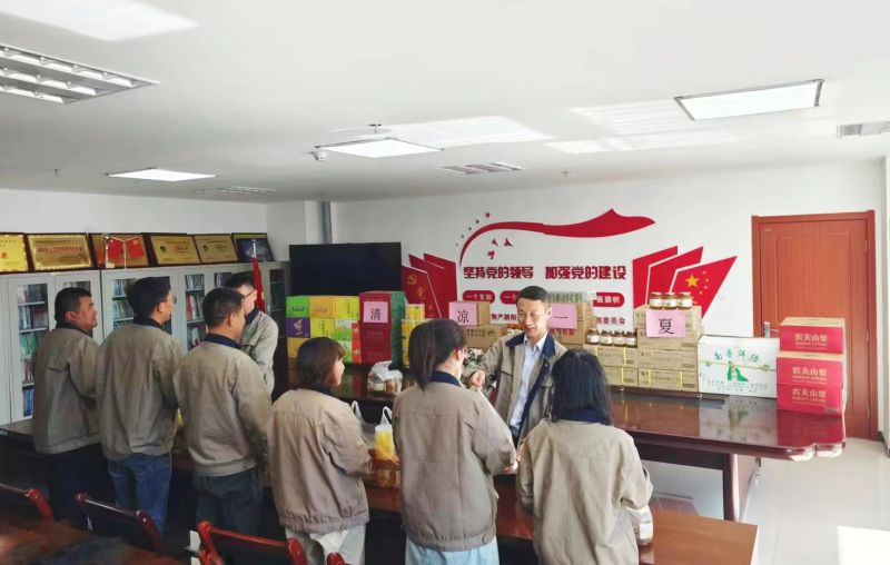 情系職工，夏送清涼&mdash;&mdash;朝物開投公司開展夏日送清涼活動