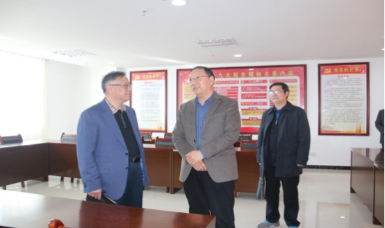 省委常委、省總工會(huì)主席馬吉孝等一行蒞臨青海物產(chǎn)集團(tuán)公司視察，調(diào)研指導(dǎo)道路貨運(yùn)企業(yè)建會(huì)、貨運(yùn)司機(jī)入會(huì)等工作