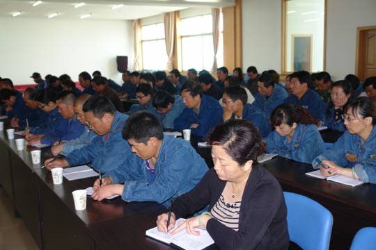 青海物產(chǎn)工業(yè)投資有限公司、青海長春炭素有限公司召開貫徹省第十二次黨代會精神學(xué)習(xí)傳